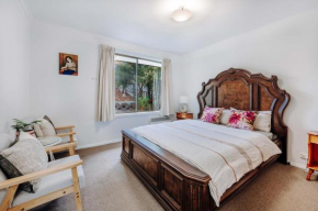 Cozy holiday plant flat ,close to CBD and Beach